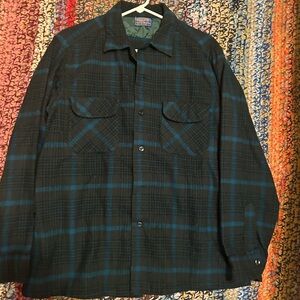 Pendleton Wool button down. Looks like it has never been worn. Good Fall piece